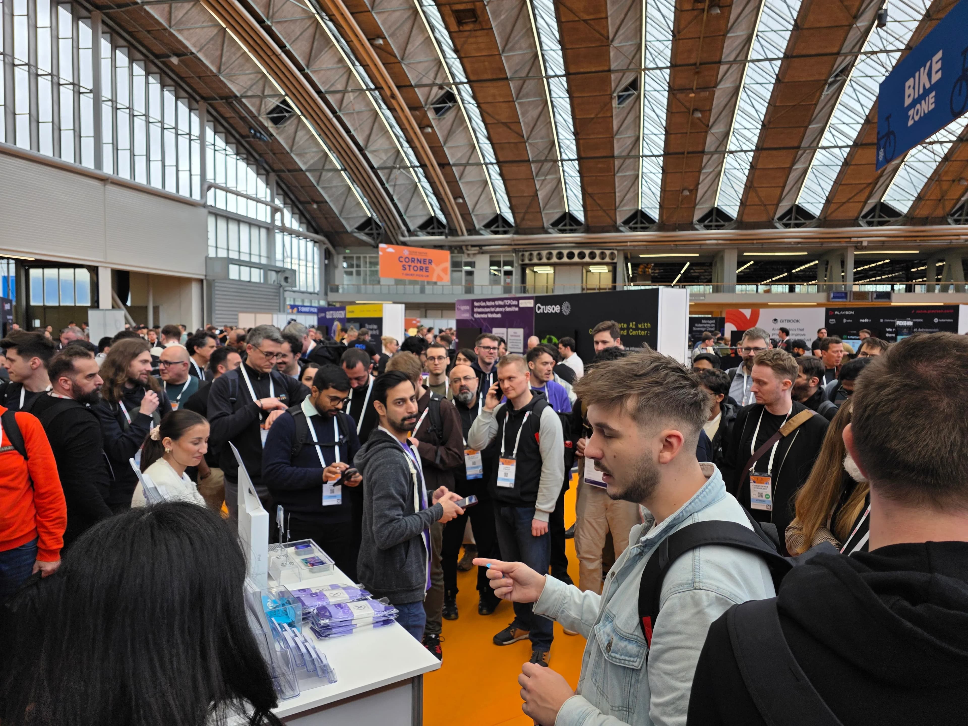 attendees at VEXXHOST booth