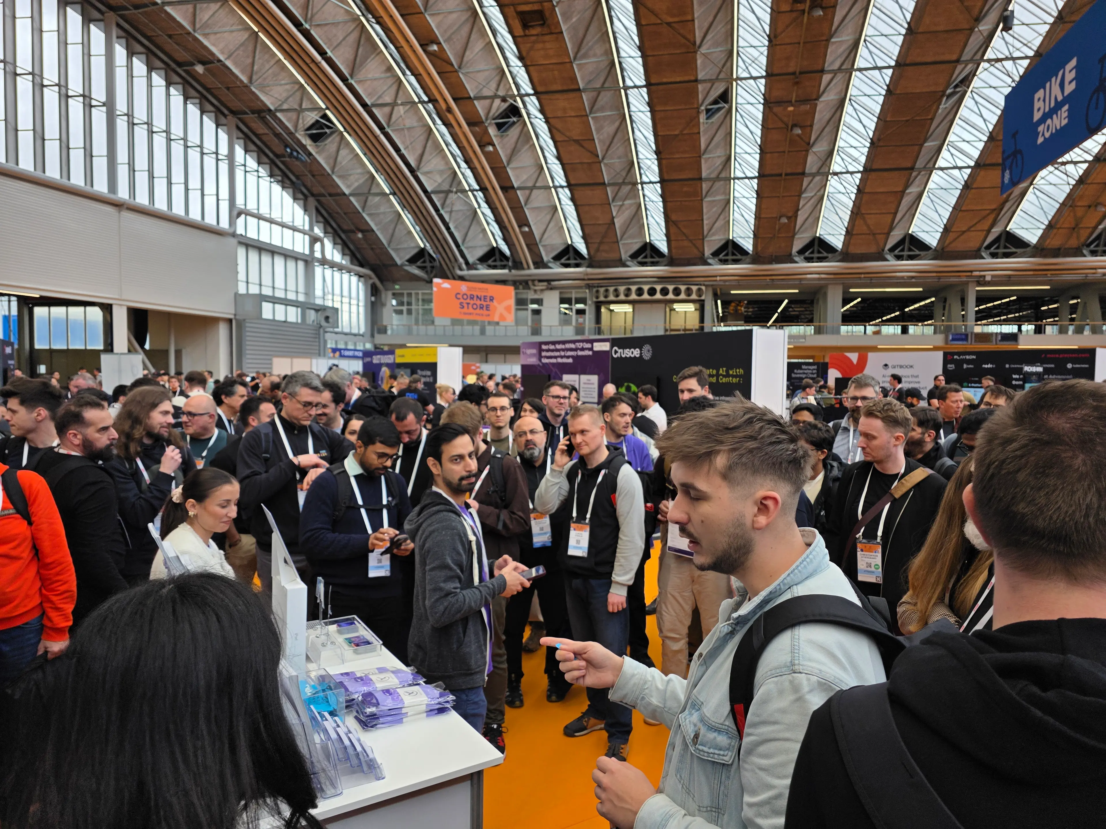 attendees at VEXXHOST booth